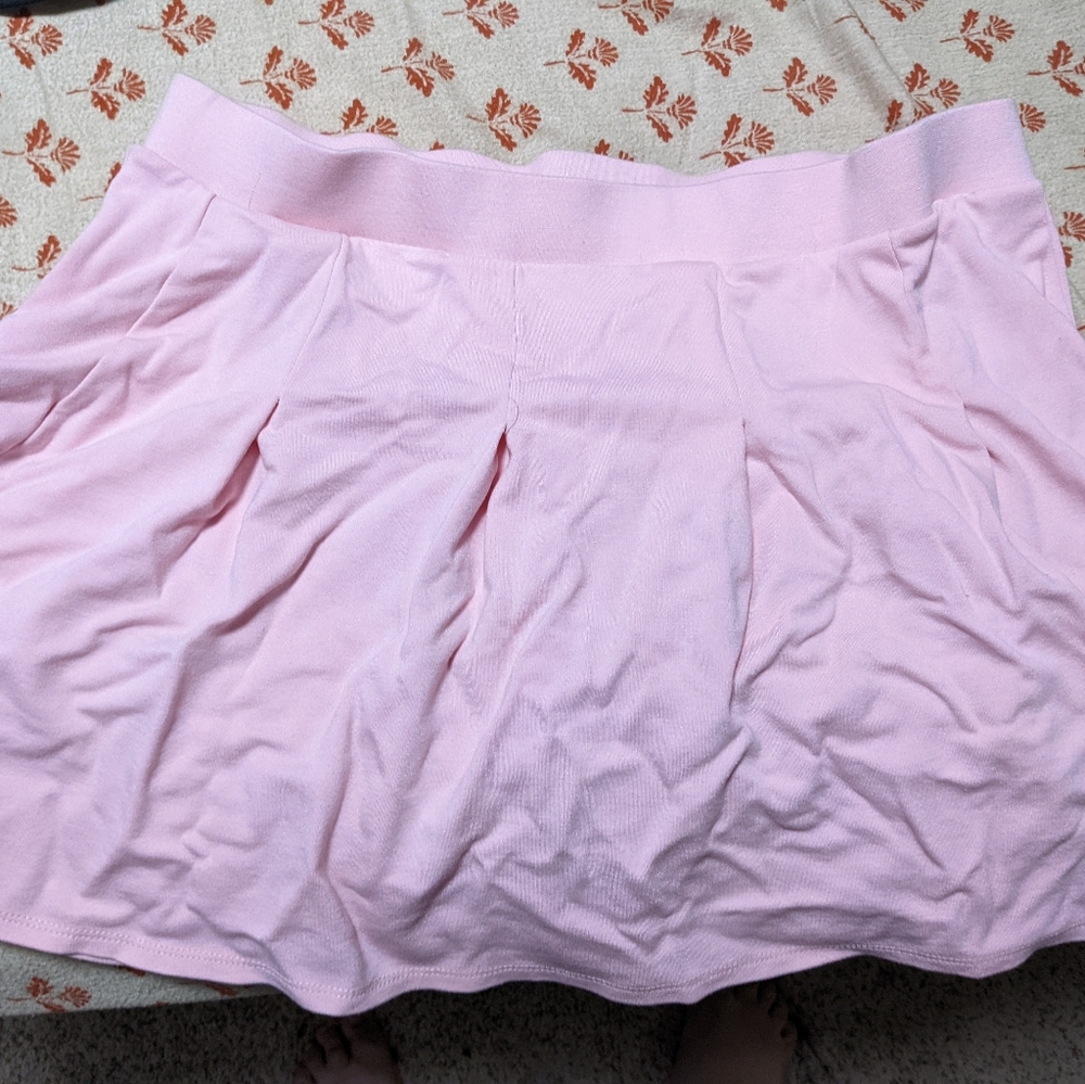 Pleated pink skirt
